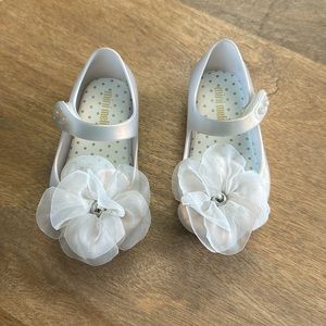 Mini Melissa white flower Mary Jane size 5